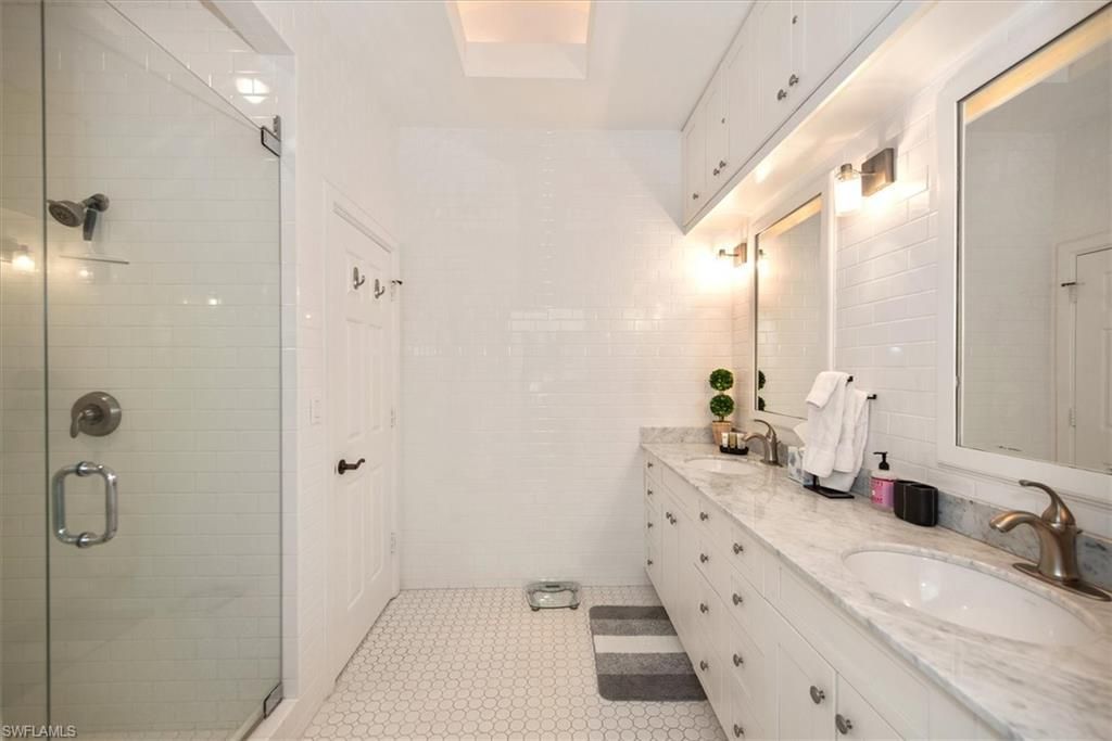 555 5th Ave S, Unit 204, Naples, FL 34102 Photo