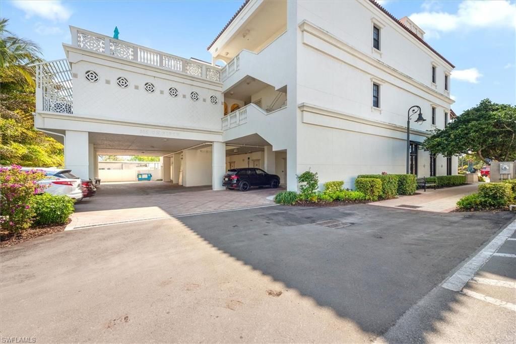 555 5th Ave S, Unit 204, Naples, FL 34102 Photo