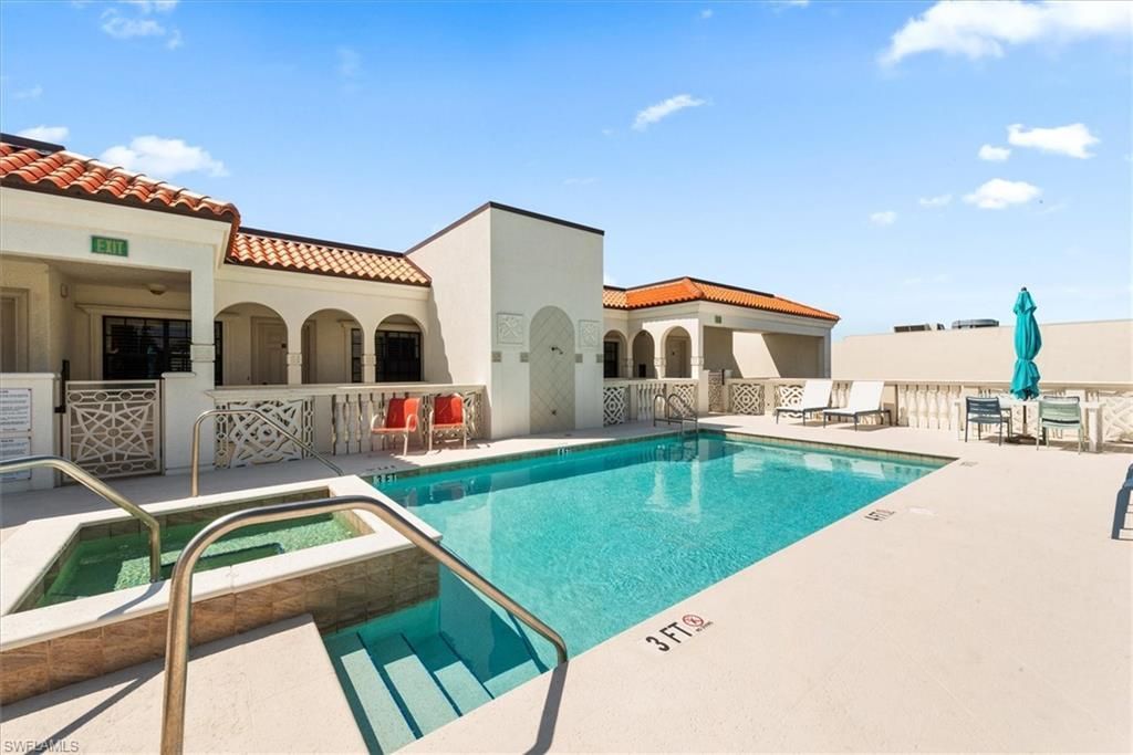 555 5th Ave S, Unit 204, Naples, FL 34102 Photo