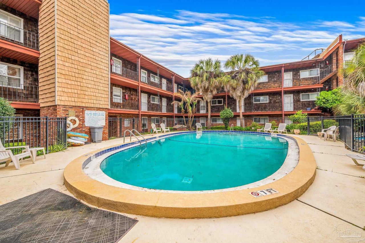 300 Bayou Blvd, Unit 113, Pensacola, FL 32503 Main Photo