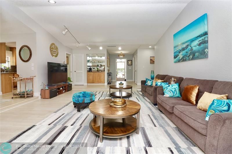 6307 Silk Oak Circle, Tamarac, FL 33319 Photo