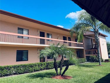 106 LAKESIDE COURT, OLDSMAR, FL 34677