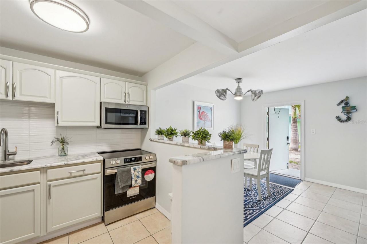 117 7th Street N, Unit 5, Bradenton Beach, FL 34217 Photo