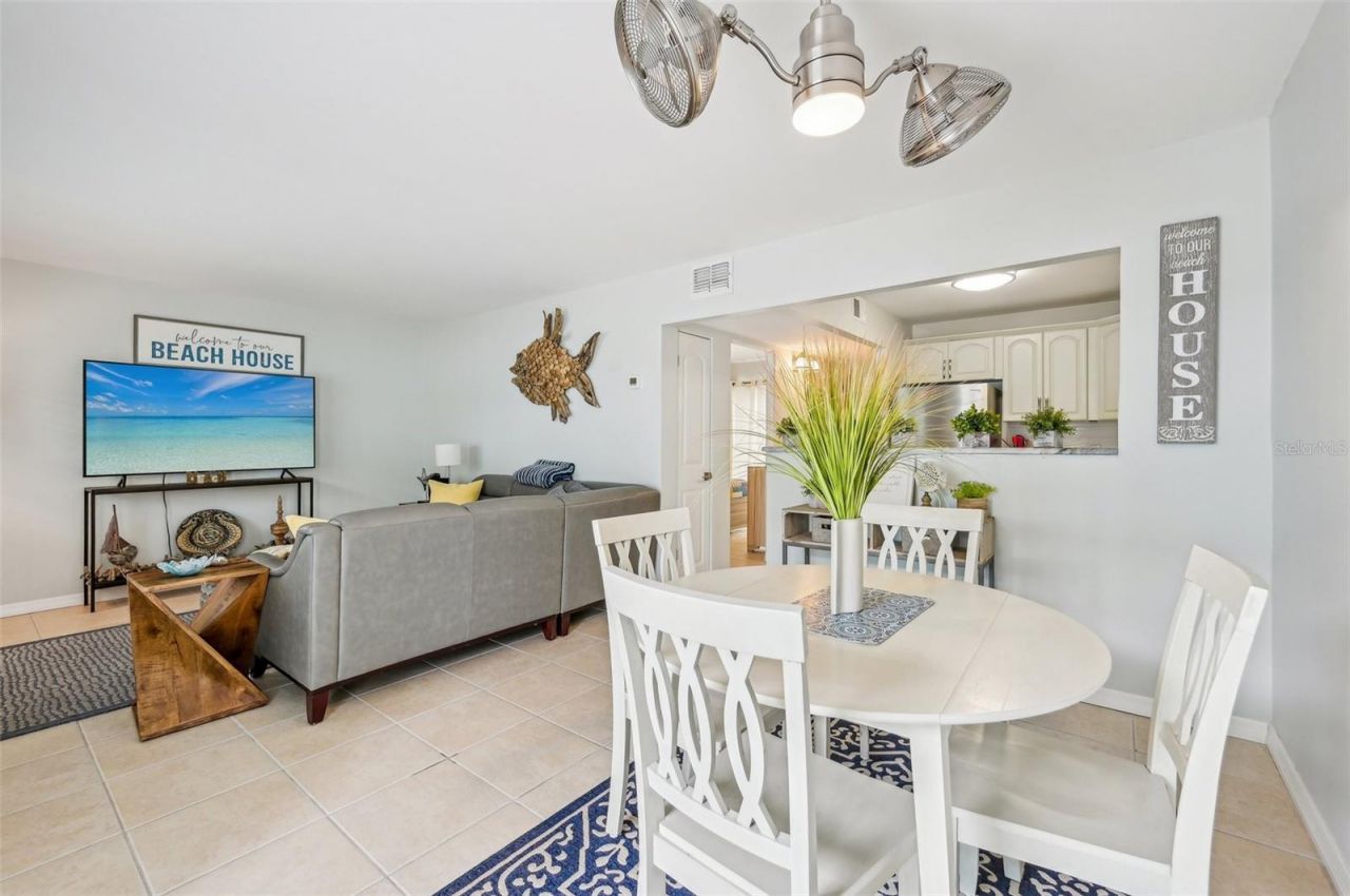 117 7th Street N, Unit 5, Bradenton Beach, FL 34217 Photo