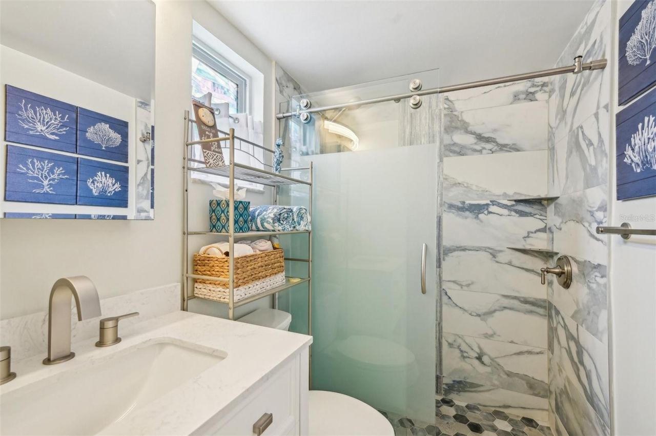 117 7th Street N, Unit 5, Bradenton Beach, FL 34217 Photo