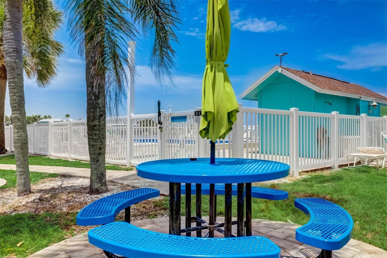 117 7th Street N, Unit 5, Bradenton Beach, FL 34217 Photo