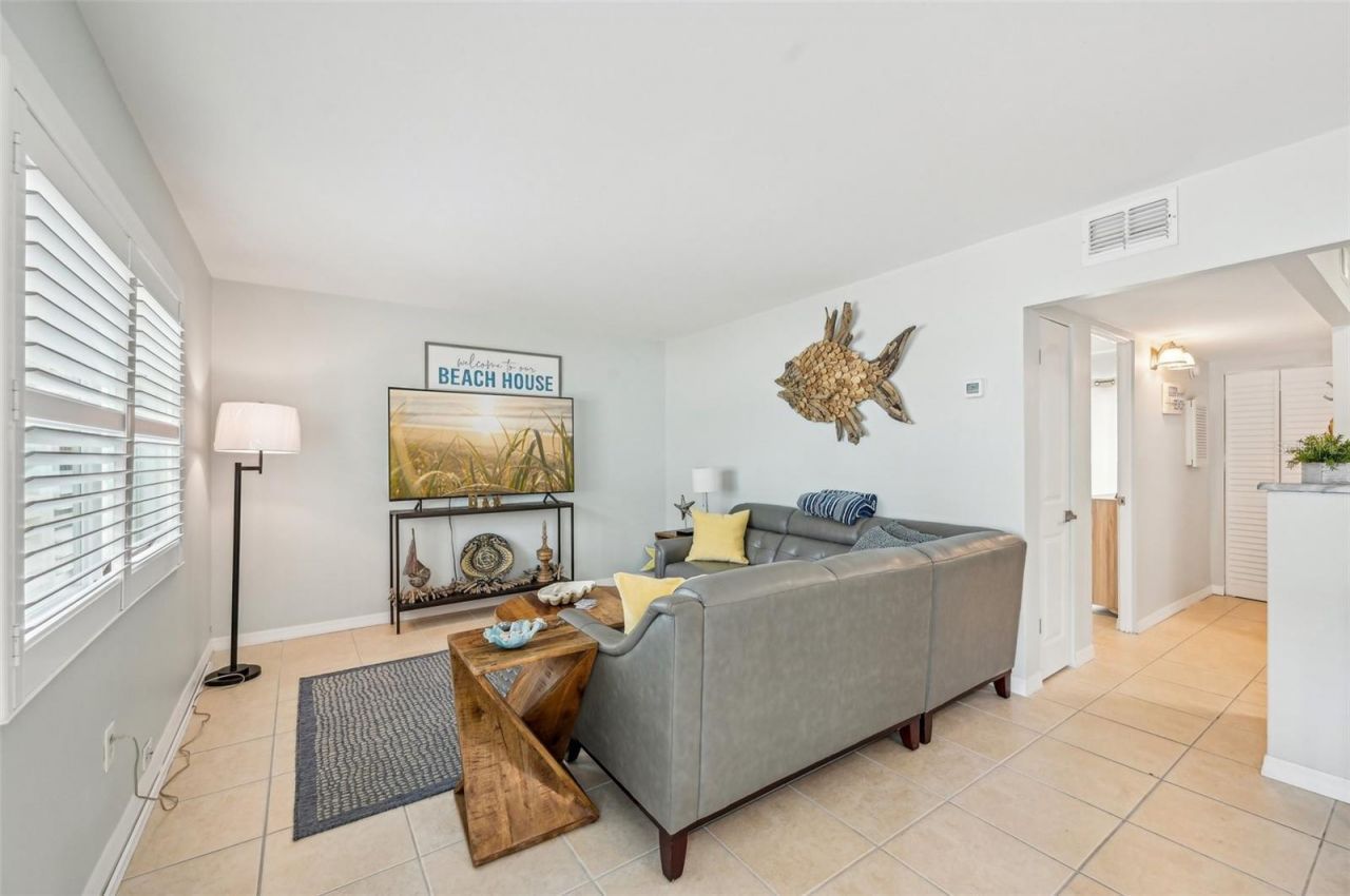 117 7th Street N, Unit 5, Bradenton Beach, FL 34217 Photo