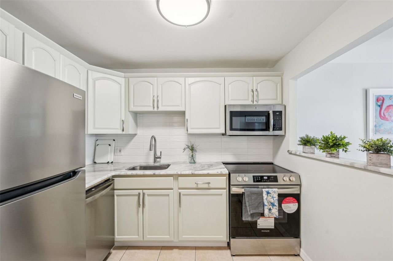 117 7th Street N, Unit 5, Bradenton Beach, FL 34217 Photo