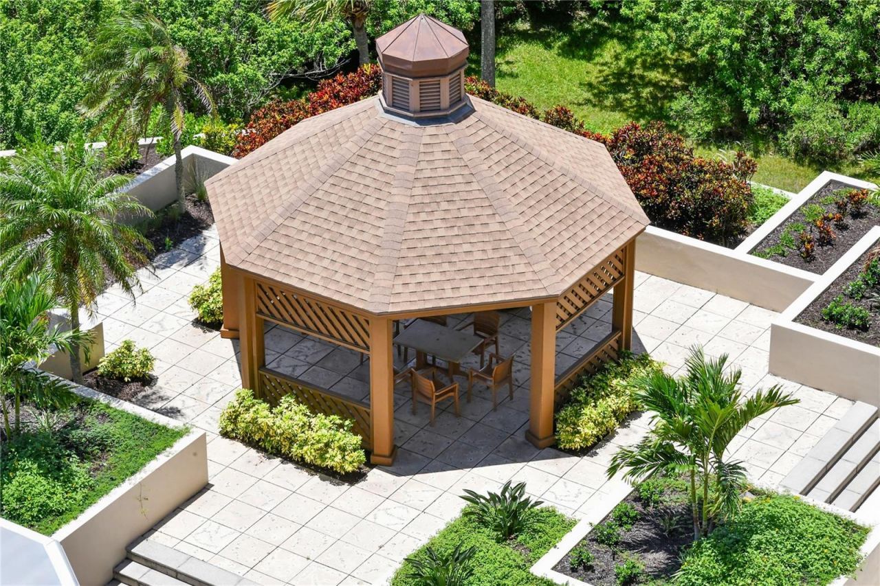 1211 Gulf Of Mexico Drive, Unit 704, Longboat Key, FL 34228 Photo