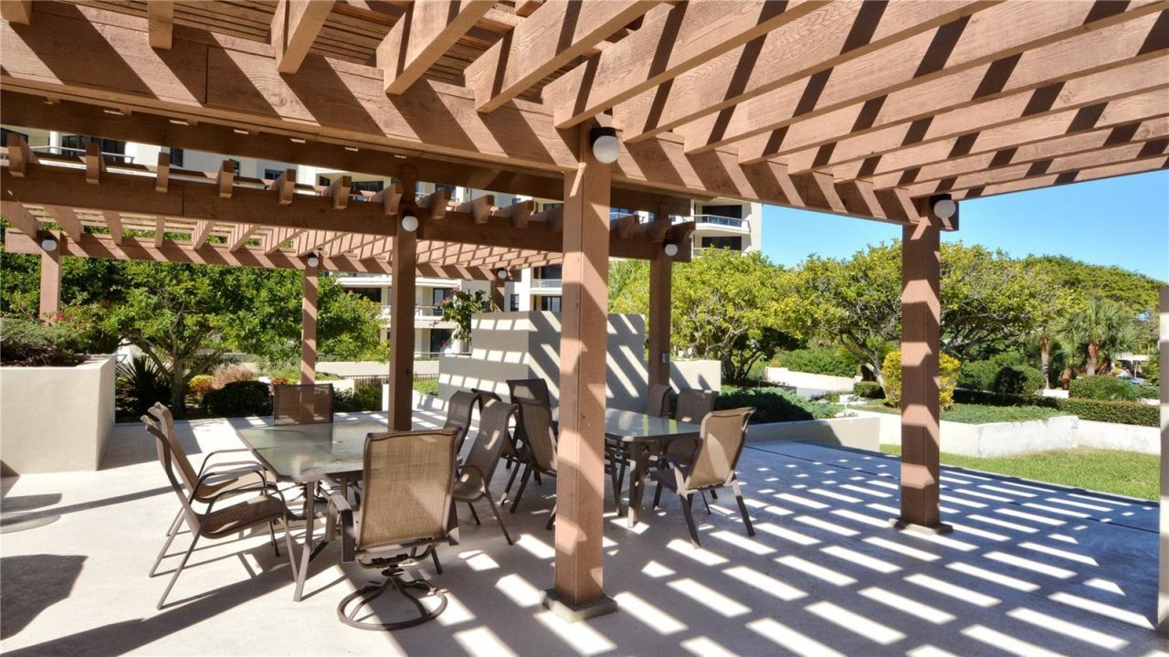 1211 Gulf Of Mexico Drive, Unit 704, Longboat Key, FL 34228 Photo