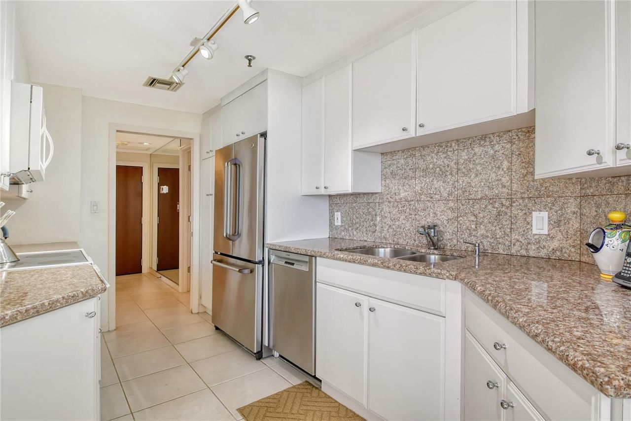 1211 Gulf Of Mexico Drive, Unit 704, Longboat Key, FL 34228 Photo