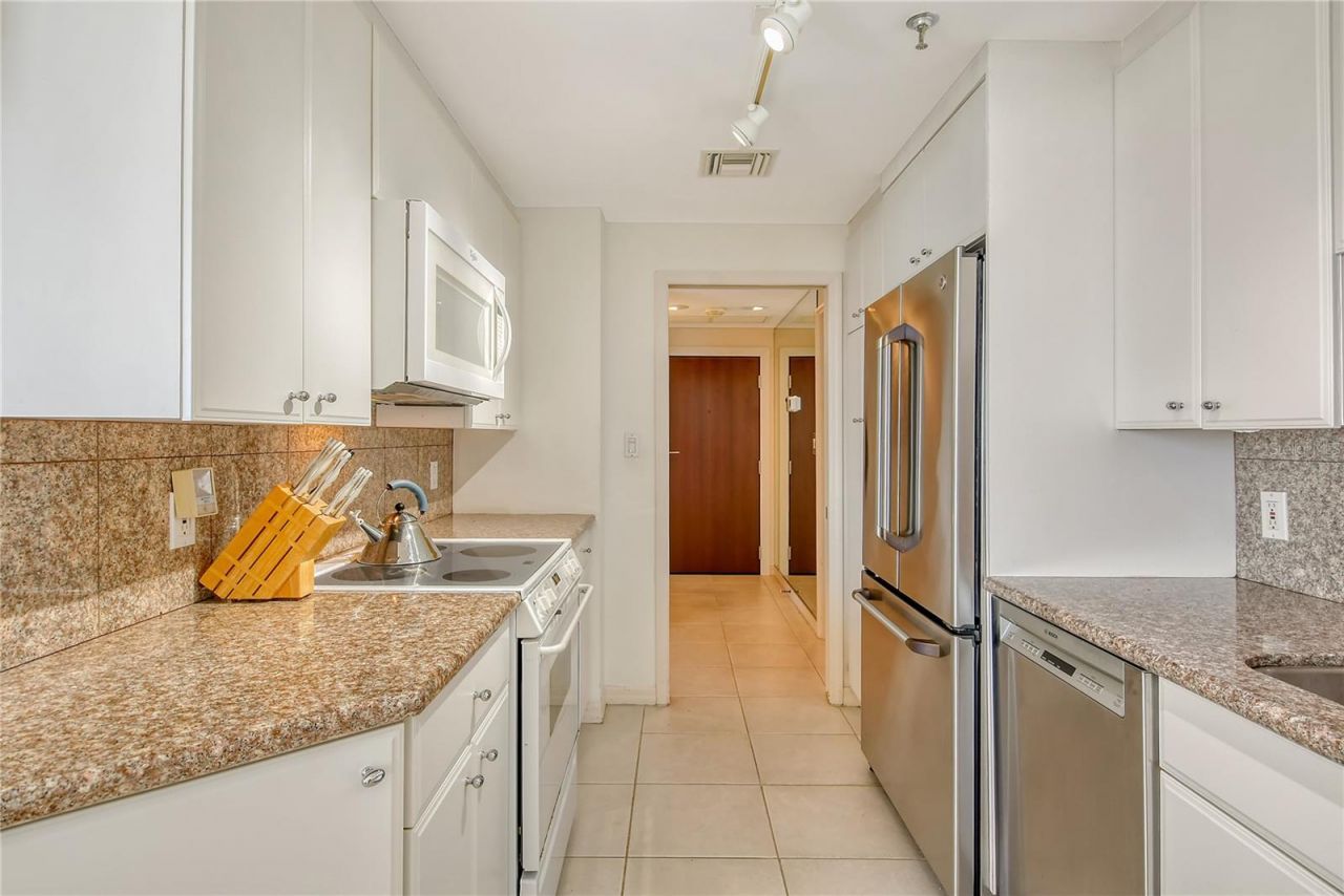 1211 Gulf Of Mexico Drive, Unit 704, Longboat Key, FL 34228 Photo