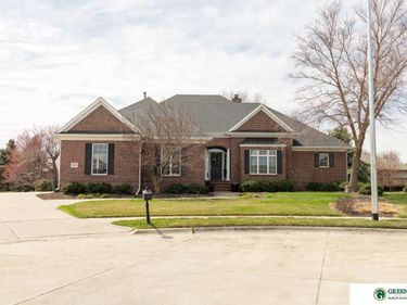 1606 Colonial Drive, York, NE 68467