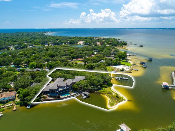 204 Laura Lane, Gulf Breeze, FL 32561