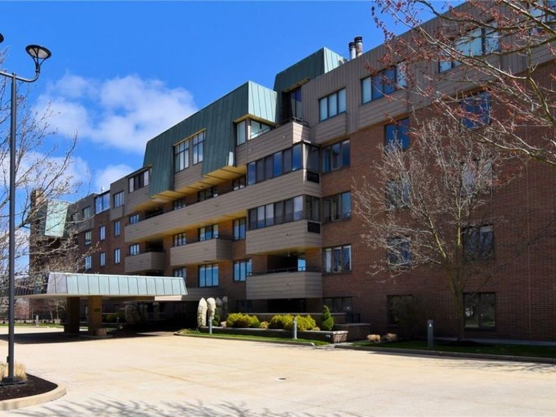 5200 Three Village Drive, Unit 2FH, Lyndhurst, OH 44124 Photo 1