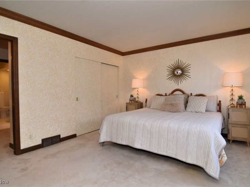 5200 Three Village Drive, Unit 2FH, Lyndhurst, OH 44124 Photo 16