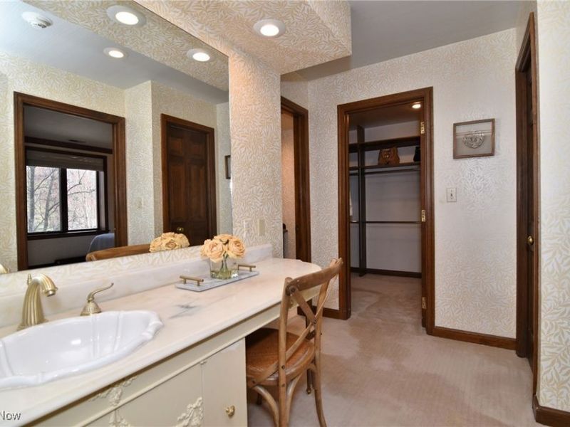 5200 Three Village Drive, Unit 2FH, Lyndhurst, OH 44124 Photo 17