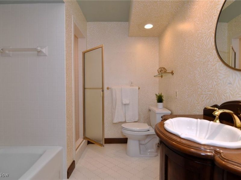 5200 Three Village Drive, Unit 2FH, Lyndhurst, OH 44124 Photo 18