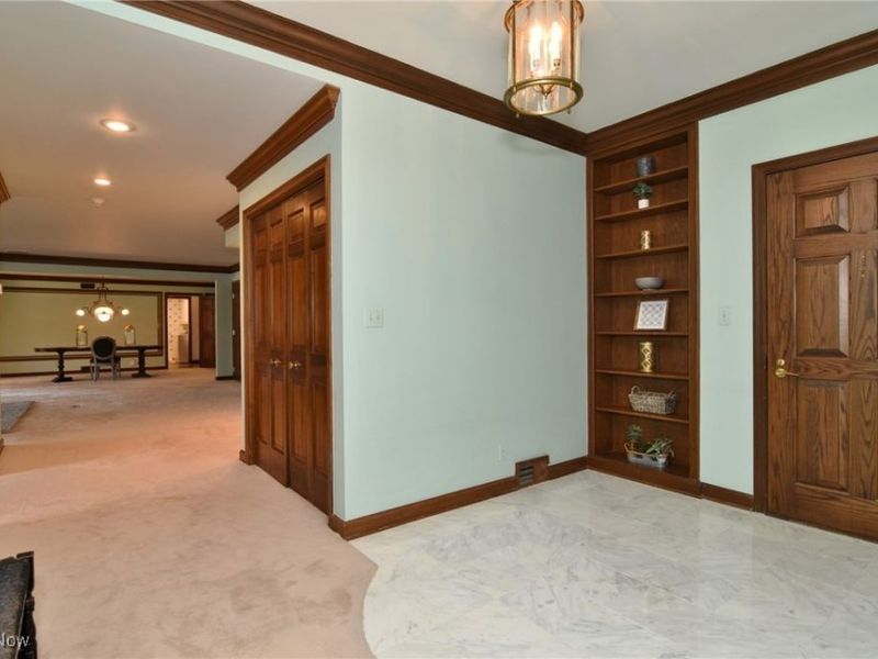 5200 Three Village Drive, Unit 2FH, Lyndhurst, OH 44124 Photo 2