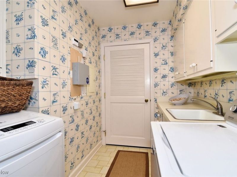 5200 Three Village Drive, Unit 2FH, Lyndhurst, OH 44124 Photo 22