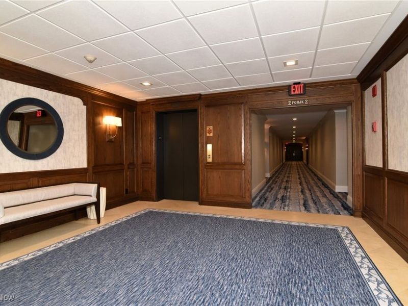 5200 Three Village Drive, Unit 2FH, Lyndhurst, OH 44124 Photo 24