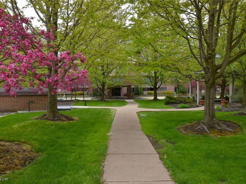 5200 Three Village Drive, Unit 2FH, Lyndhurst, OH 44124 Photo 30