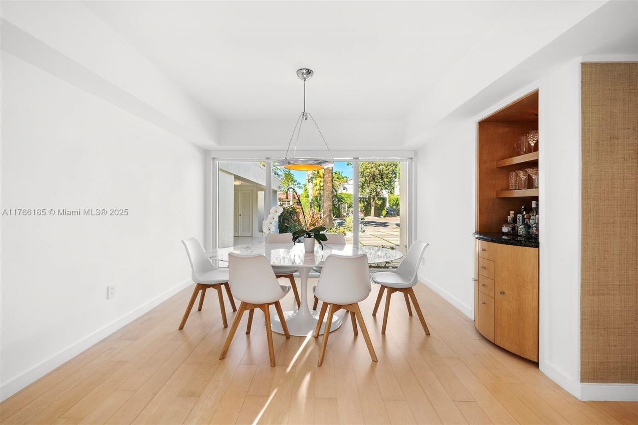 5251 La Gorce Dr, Miami Beach, FL 33140 Photo