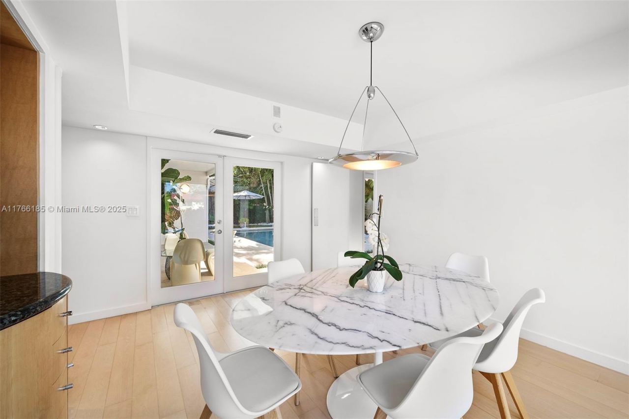 5251 La Gorce Dr, Miami Beach, FL 33140 Photo