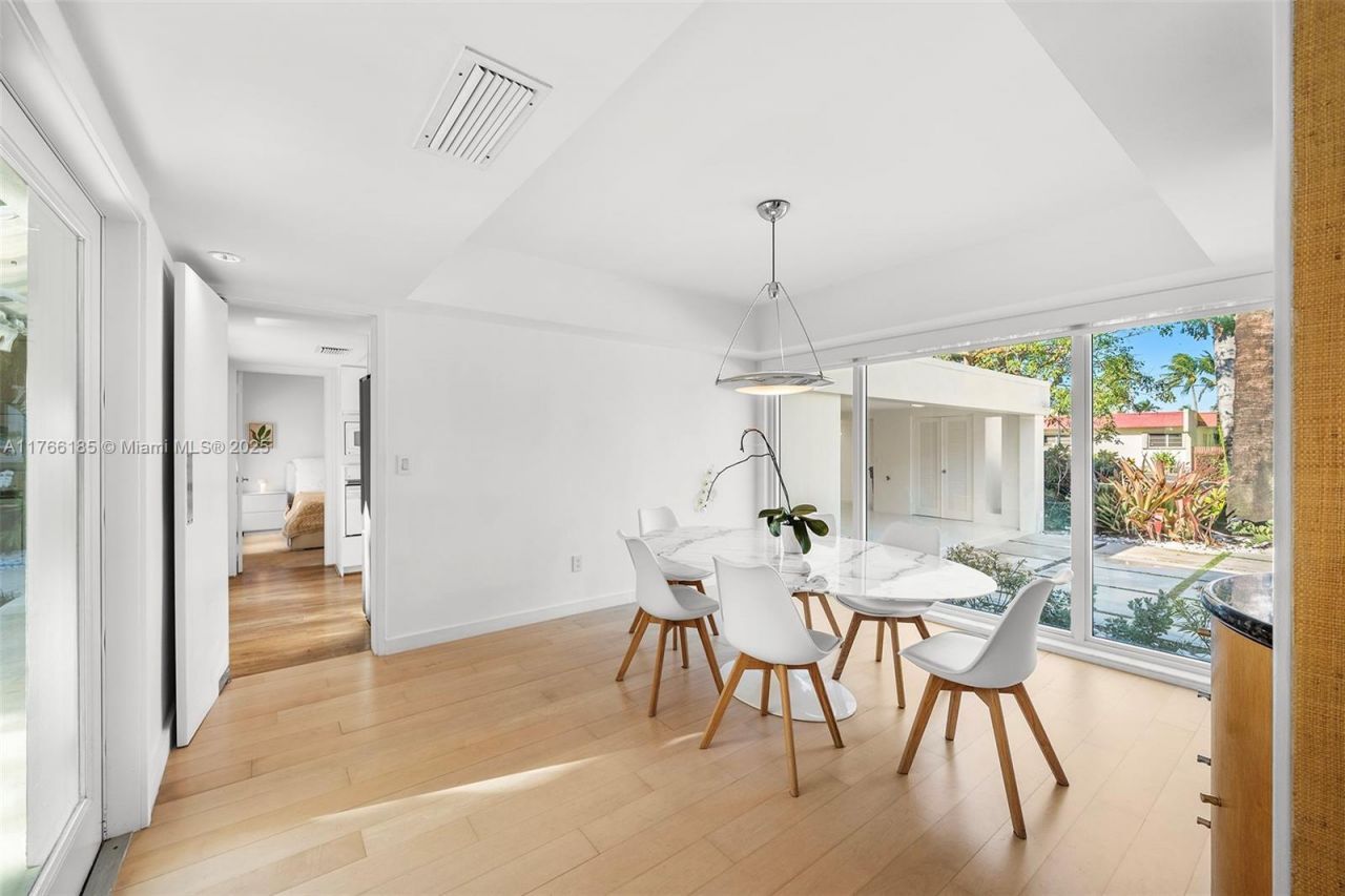 5251 La Gorce Dr, Miami Beach, FL 33140 Photo