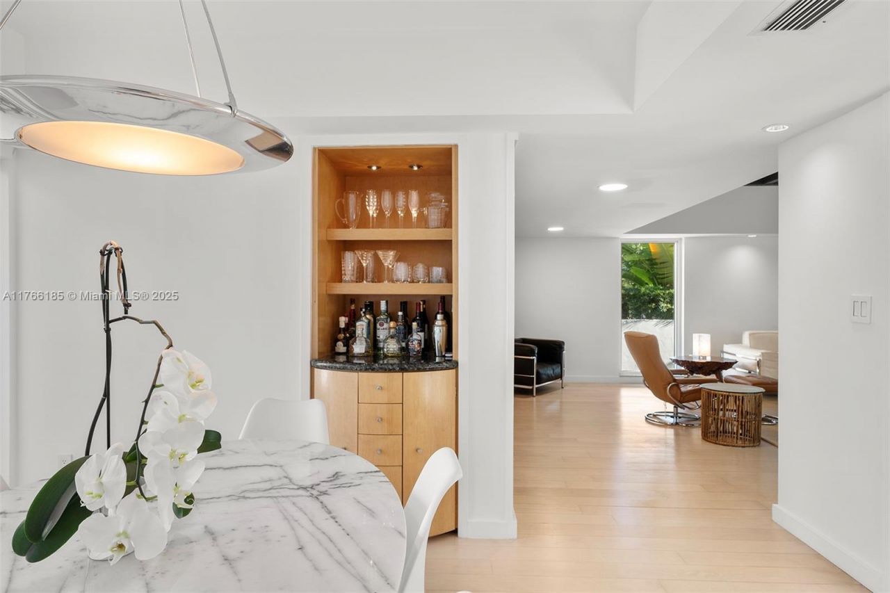 5251 La Gorce Dr, Miami Beach, FL 33140 Photo