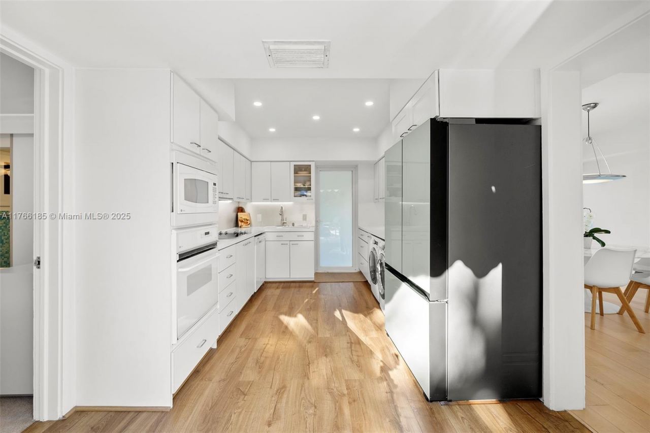 5251 La Gorce Dr, Miami Beach, FL 33140 Photo