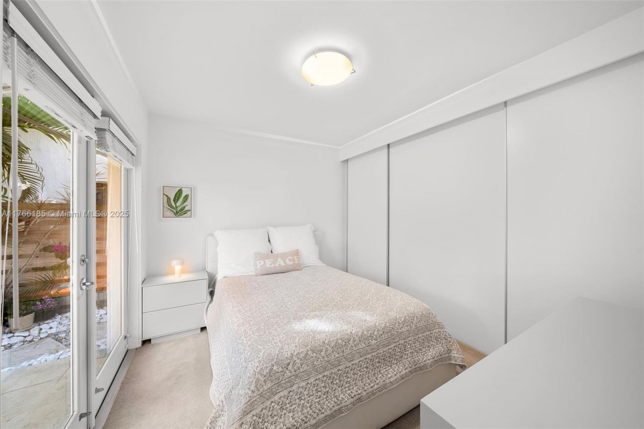 5251 La Gorce Dr, Miami Beach, FL 33140 Photo