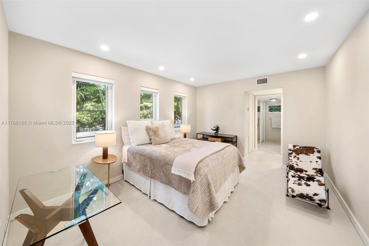 5251 La Gorce Dr, Miami Beach, FL 33140 Photo