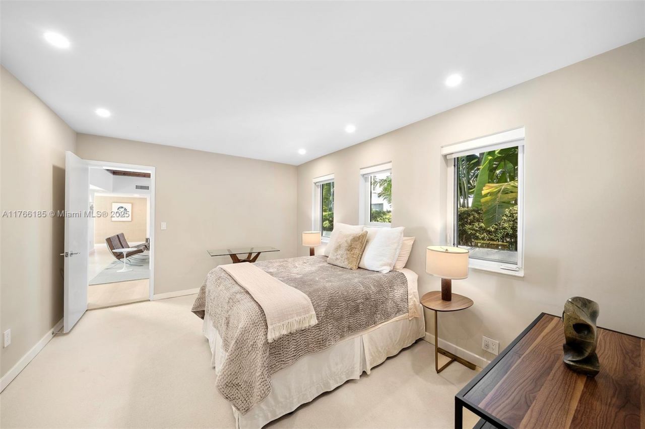 5251 La Gorce Dr, Miami Beach, FL 33140 Photo