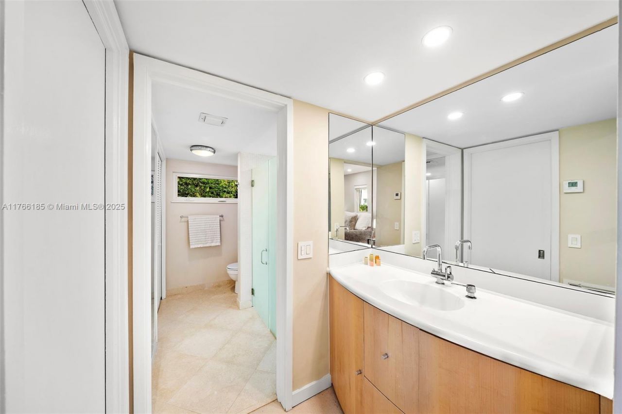 5251 La Gorce Dr, Miami Beach, FL 33140 Photo