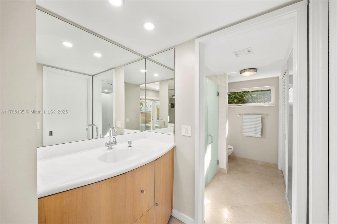 5251 La Gorce Dr, Miami Beach, FL 33140 Photo