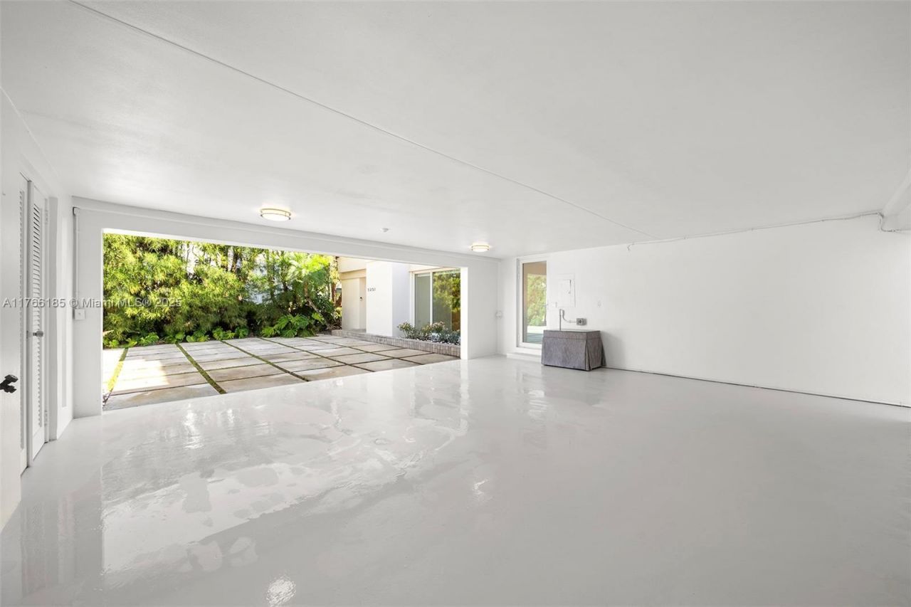 5251 La Gorce Dr, Miami Beach, FL 33140 Photo