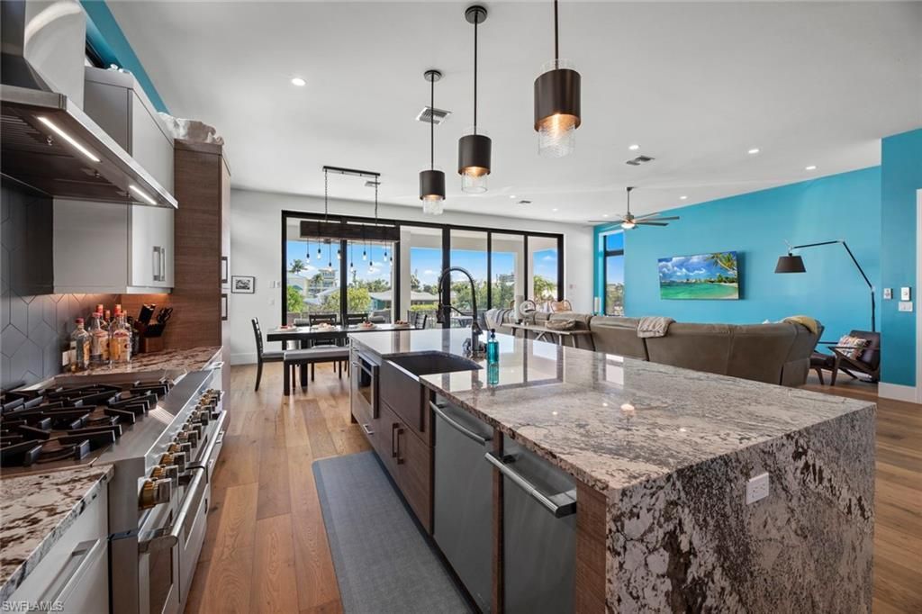 250 Crescent St, Fort Myers Beach, FL 33931 Photo