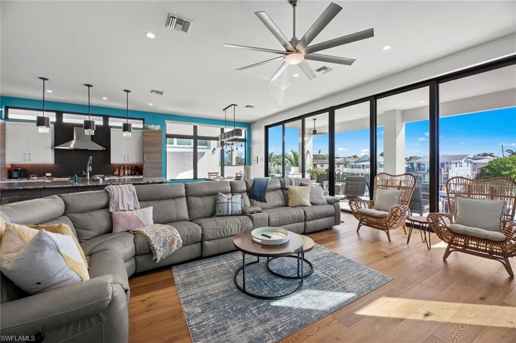 250 Crescent St, Fort Myers Beach, FL 33931 Photo