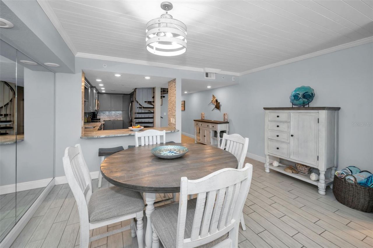 19700 Gulf Boulevard, Unit 403, Indian Shores, FL 33785 Photo