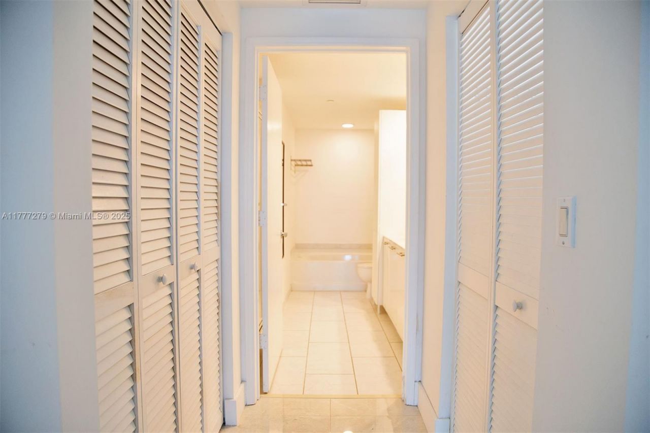 951 Brickell Ave, Unit 3007, Miami, FL 33131 Photo