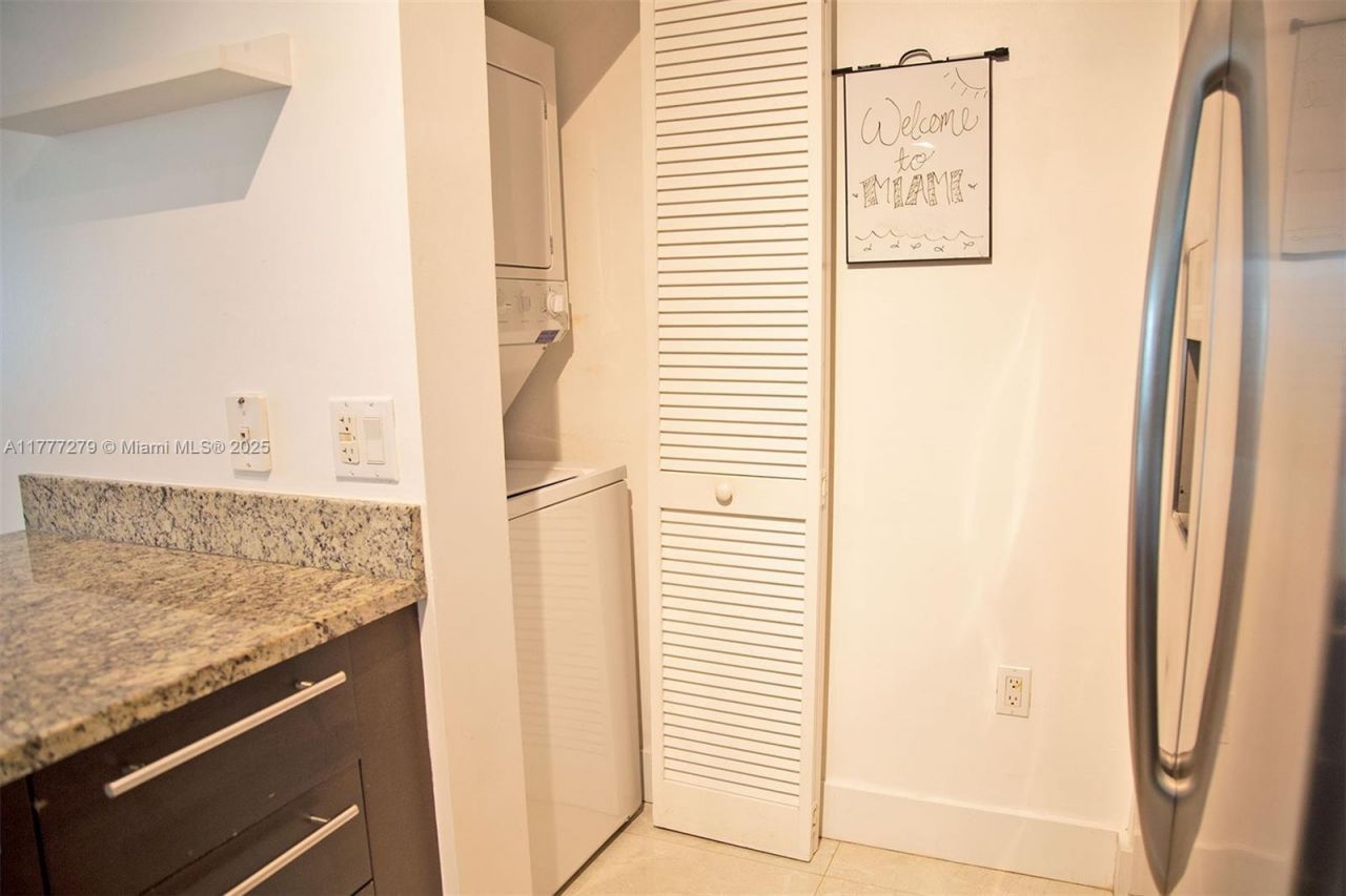 951 Brickell Ave, Unit 3007, Miami, FL 33131 Photo