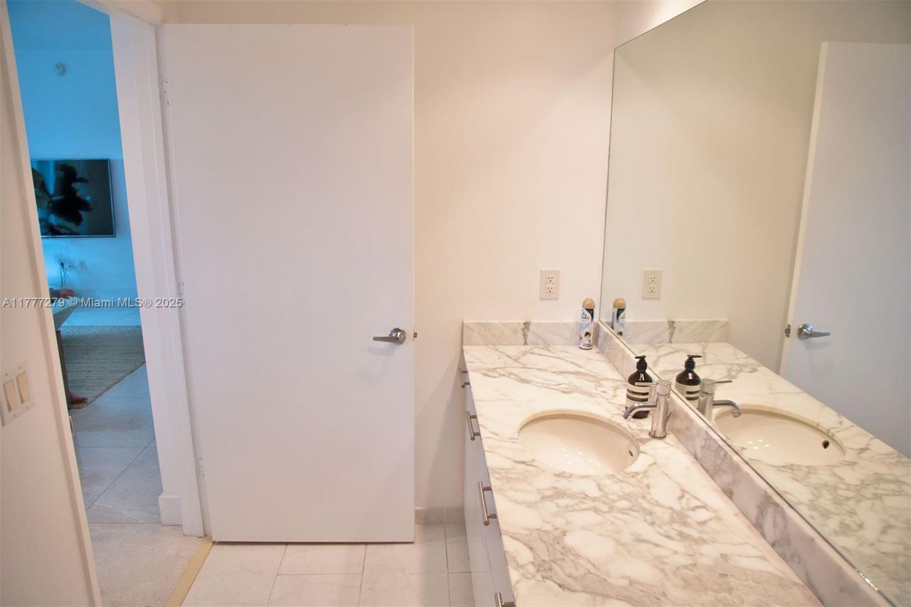 951 Brickell Ave, Unit 3007, Miami, FL 33131 Photo