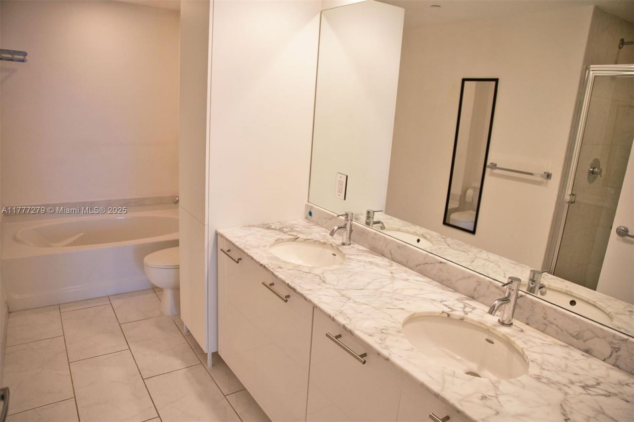 951 Brickell Ave, Unit 3007, Miami, FL 33131 Photo