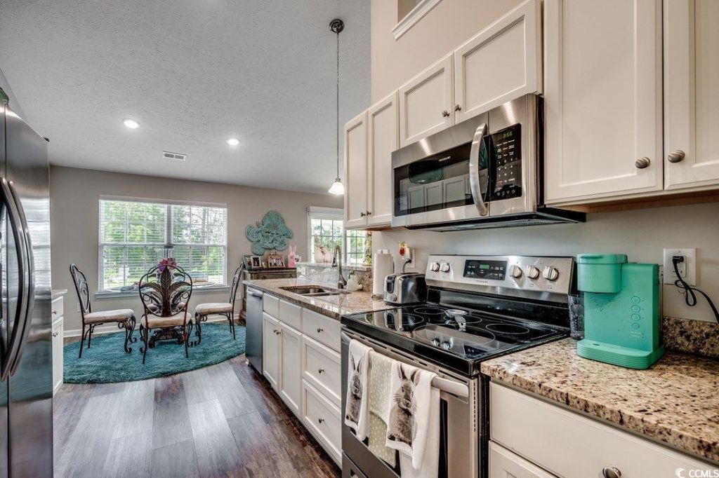 669 Sun Colony Blvd. Photo 14