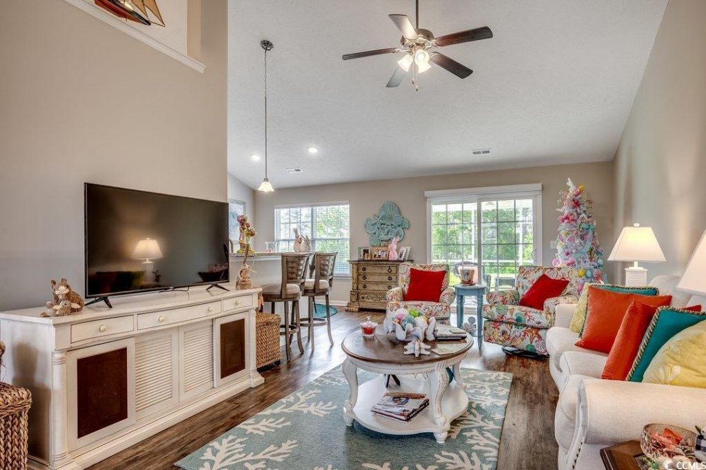 669 Sun Colony Blvd. Photo 6