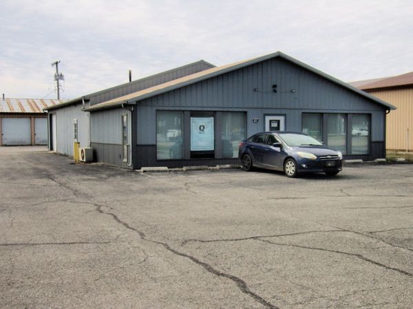 207 W Harcourt Road, Angola, IN 46703