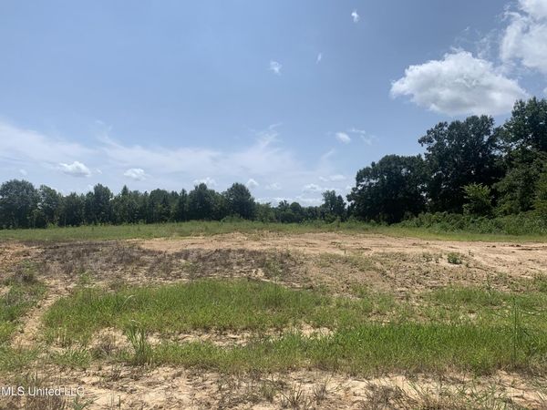 31 Deerwood Crossing Drive, Lake Cormorant, MS 38641