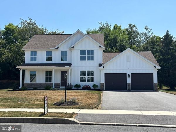 25 ESSEX DRIVE, CARLISLE, PA 17015