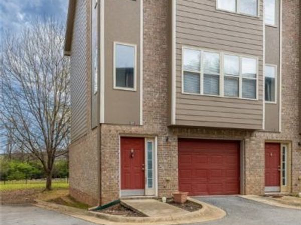 1882 N Scull Creek Drive, Fayetteville, AR 72703